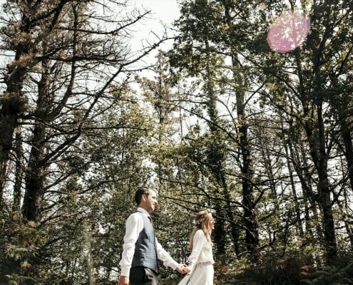 Fotografía de boda original en un bosque por Arri Studioa (Tolosa)